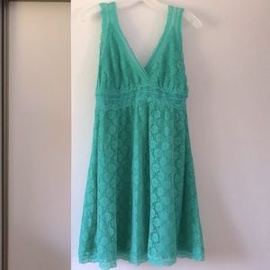 Sleeveless lace dress